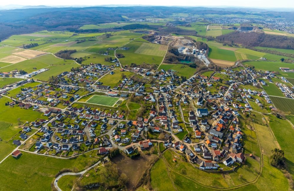 Aerial photograph Kallenhardt - Town View of the streets and houses of the residential areas in Kallenhardt in the state North Rhine-Westphalia, Germany