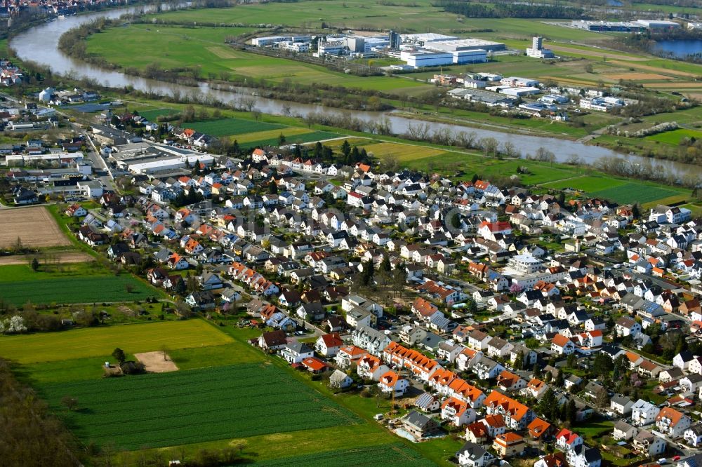 Aerial photograph Klein-Welzheim - District view of Klein-Welzheim on the course of the river Main with streets, houses and residential areas in Seligenstadt in the state Hesse, Germany