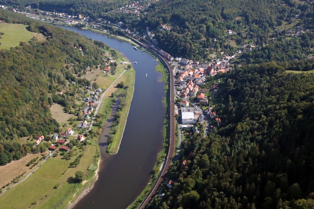 Aerial image Königstein - Town View of the streets and houses of the residential areas with a view of the Elbe in Koenigstein in the district of Saxon Switzerland- in the state Saxony