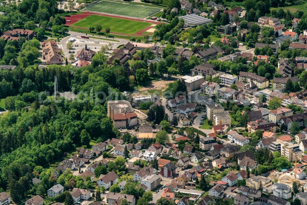Bad Dürrheim from the bird's eye view: Surrounded by forest and forest areas center of the streets and houses and residential areas in Bad Duerrheim in the state Baden-Wuerttemberg, Germany