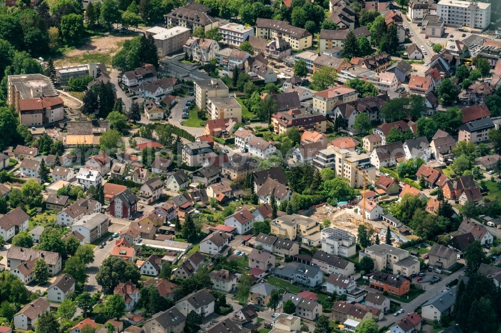 Aerial image Bad Dürrheim - Surrounded by forest and forest areas center of the streets and houses and residential areas in Bad Duerrheim in the state Baden-Wuerttemberg, Germany
