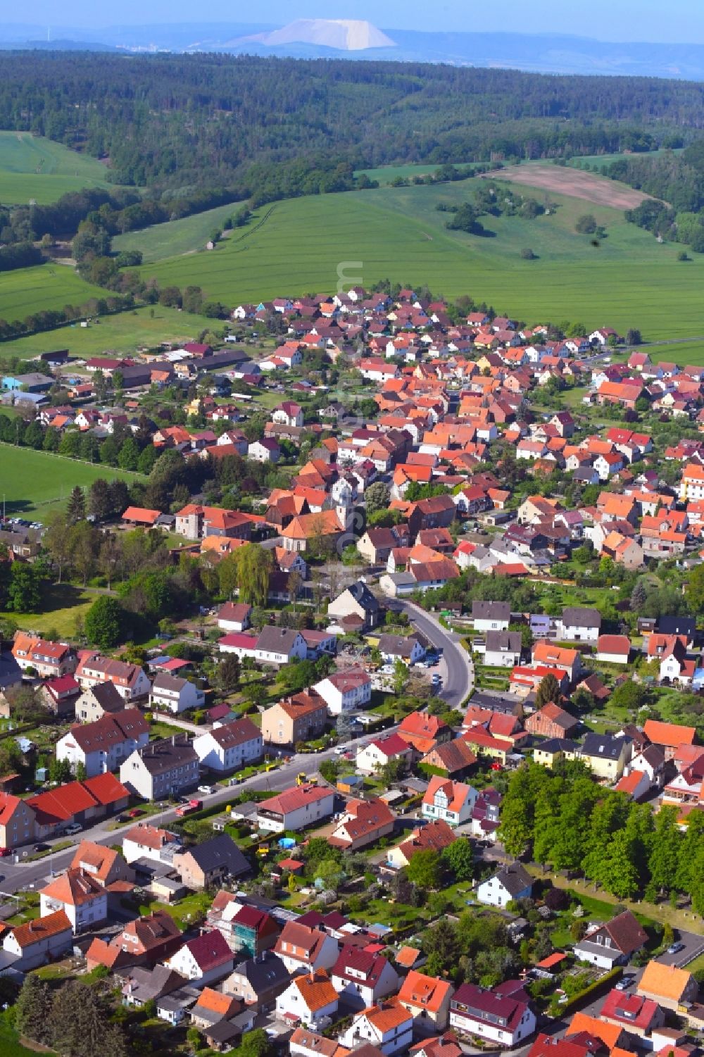 Aerial photograph Lauchröden - Town View of the streets and houses of the residential areas in Lauchroeden in the state Thuringia, Germany