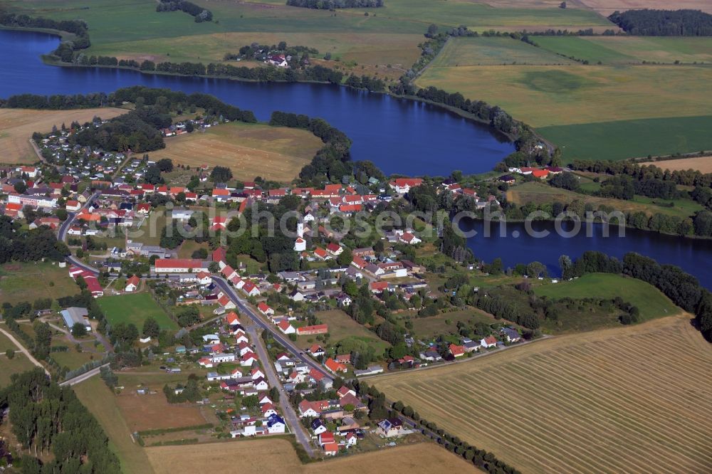 Aerial photograph Liebenwalde - Town View of the streets and houses of the residential areas in Liebenwalde in the state Brandenburg. Also shown the lakes Wutzsee and Kuhpanzsee