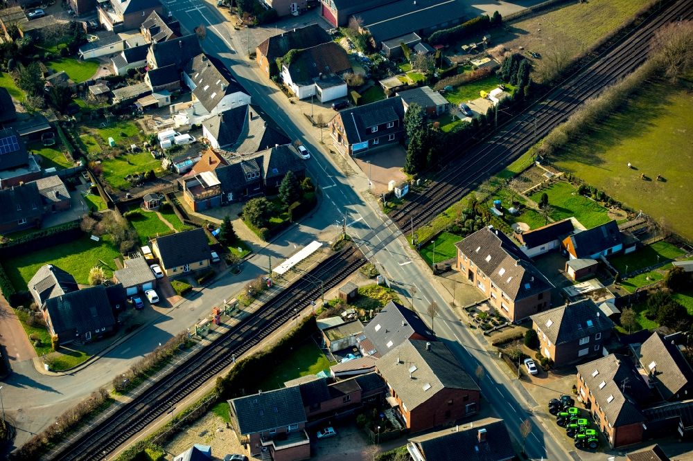 Aerial image Rees - View of the village of Millingen with a rail line of Betuwe- Route in the state of North Rhine-Westphalia