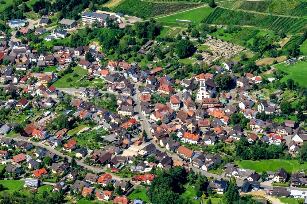 Münchweier from the bird's eye view: Town View of the streets and houses of the residential areas in Muenchweier in the state Baden-Wurttemberg, Germany