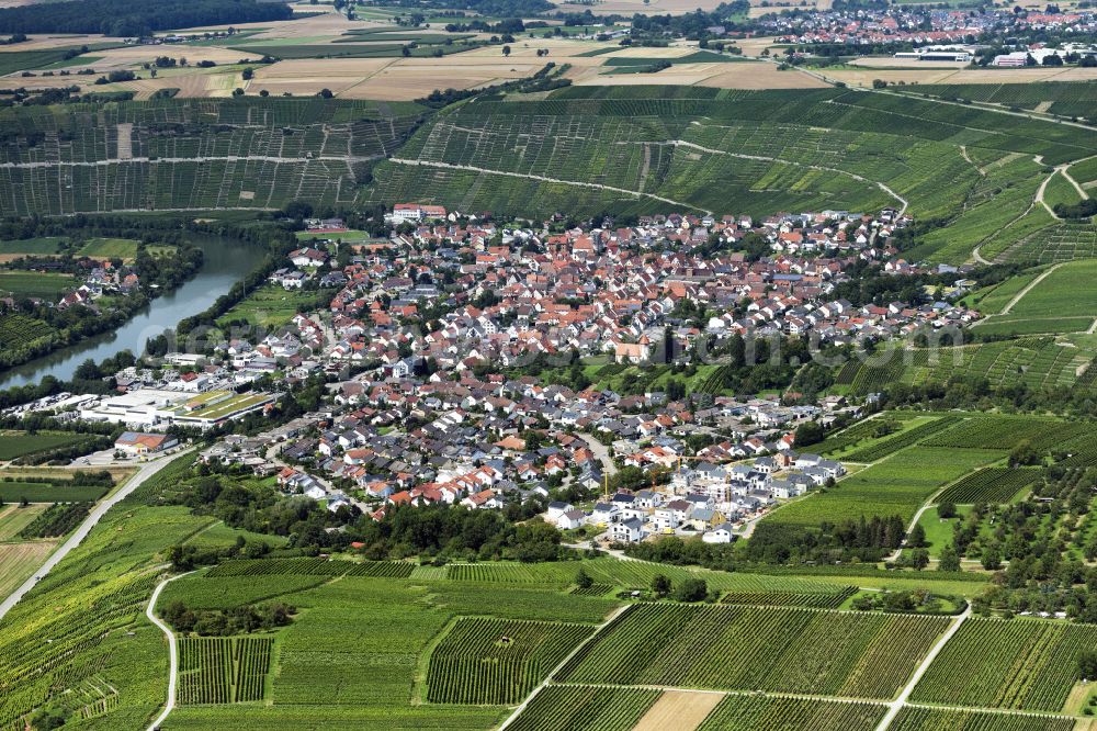 Aerial photograph Mundelsheim - Town View of the streets and houses of the residential areas in Mundelsheim in the state Baden-Wuerttemberg, Germany