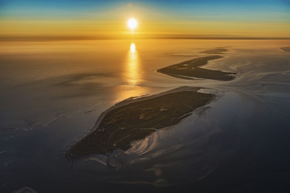 Aerial photograph Baltrum - Town View of the streets and houses of the residential areas in Ostdorf and Westdorf on the North Sea island Baltrum at the first light,in the state Lower Saxony