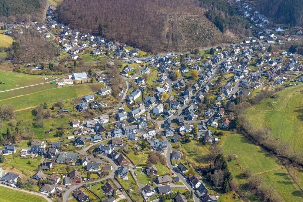 Oberschelden from the bird's eye view: Town View of the streets and houses of the residential areas in Oberschelden in the state North Rhine-Westphalia, Germany