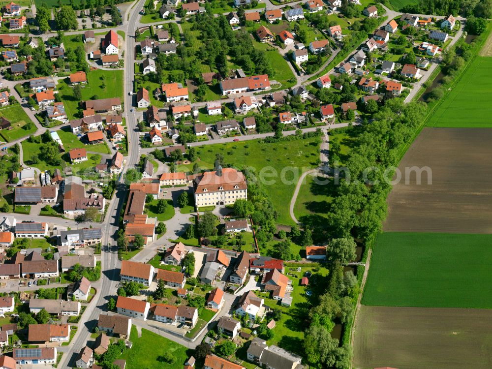 Aerial photograph Obersulmetingen - Town View of the streets and houses of the residential areas in Obersulmetingen in the state Baden-Wuerttemberg, Germany