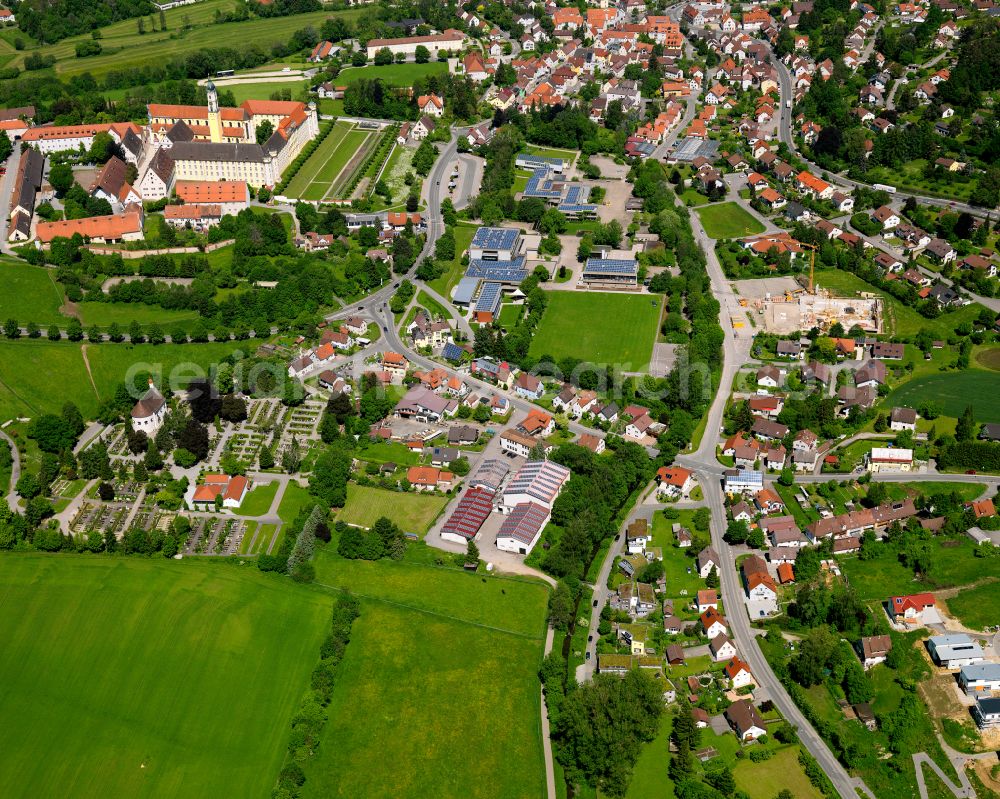 Ochsenhausen from above - Town View of the streets and houses of the residential areas in Ochsenhausen in the state Baden-Wuerttemberg, Germany