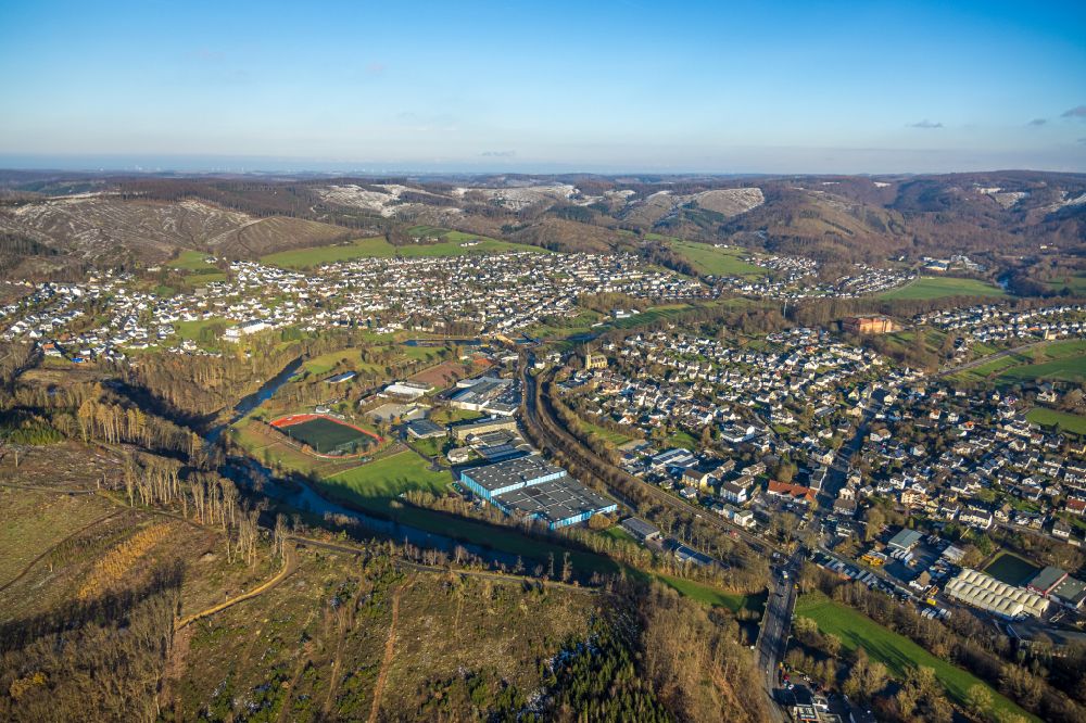 Oeventrop from the bird's eye view: Town View of the streets and houses of the residential areas in Oeventrop at Sauerland in the state North Rhine-Westphalia, Germany