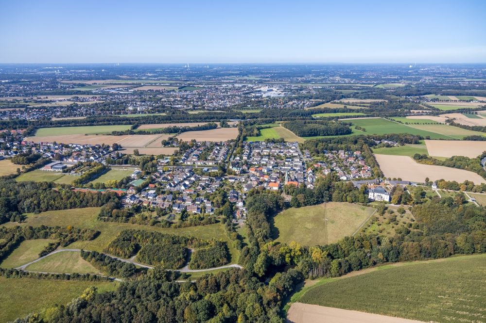 Aerial photograph Holzwickede - Town View of the streets and houses of the residential areas in Opherdicke in the state North Rhine-Westphalia, Germany