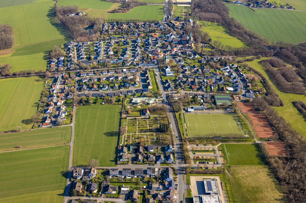 Opherdicke from the bird's eye view: Town View of the streets and houses of the residential areas in Opherdicke in the state North Rhine-Westphalia, Germany