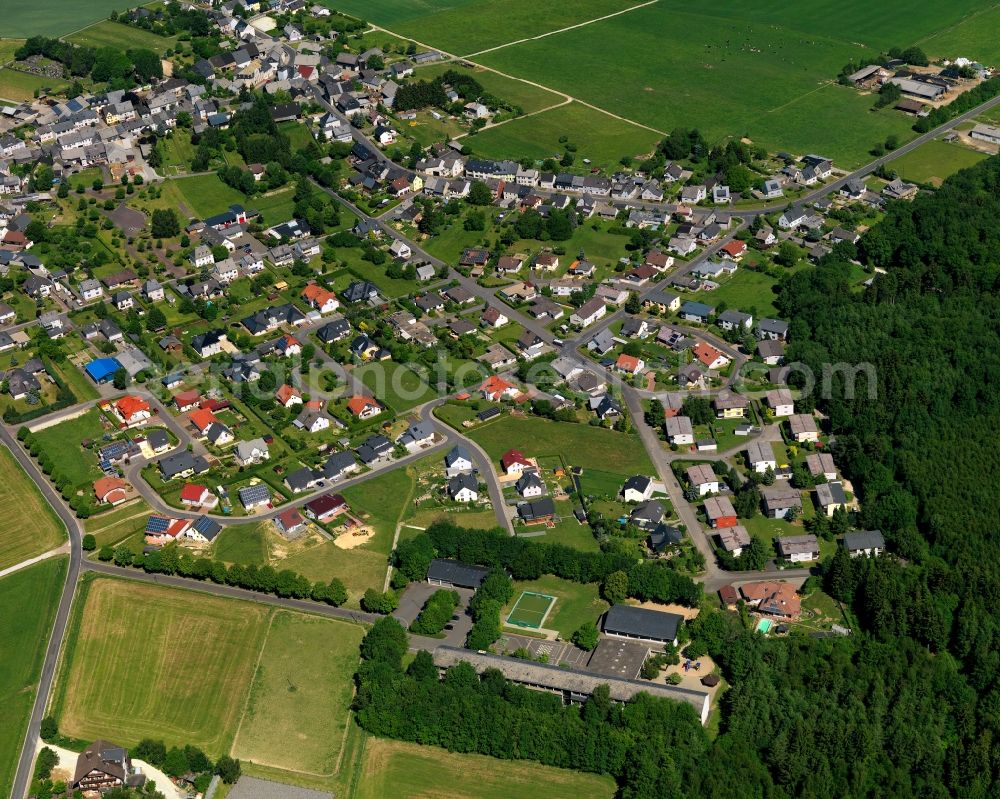 Kempfeld from the bird's eye view: View of Kempfeld in the state of Rhineland-Palatinate. The borough and municipiality is an official spa resort and located in the county district of Birkenfeld, in the Hunsrueck region. It is surrounded by agricultural land, meadows and forest and includes three hamlets such as Katzenloch