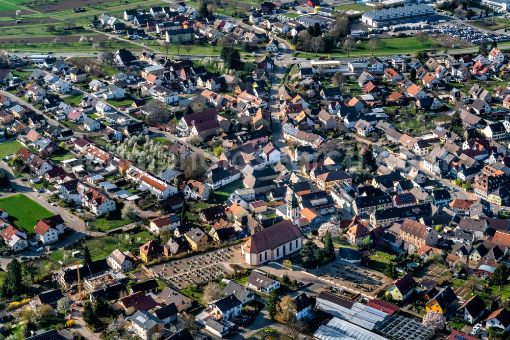 Aerial photograph Ettenheim - Town view of the streets and houses of the residential areas in the district Altdorf in Ettenheim in the state Baden-Wuerttemberg, Germany