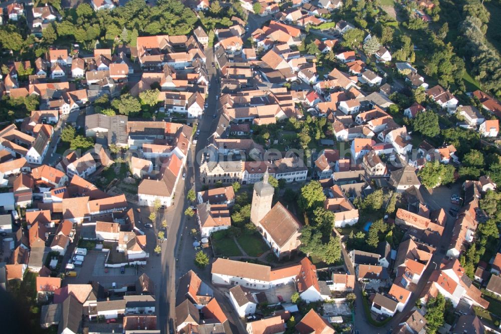 Aerial photograph Billigheim-Ingenheim - Town View of the streets and houses of the residential areas in the district Billigheim in Billigheim-Ingenheim in the state Rhineland-Palatinate