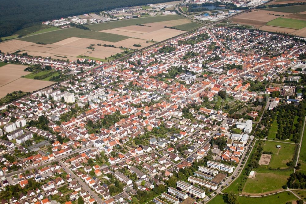 Stutensee from the bird's eye view: Town View of the streets and houses of the residential areas in the district Blankenloch in Stutensee in the state Baden-Wuerttemberg