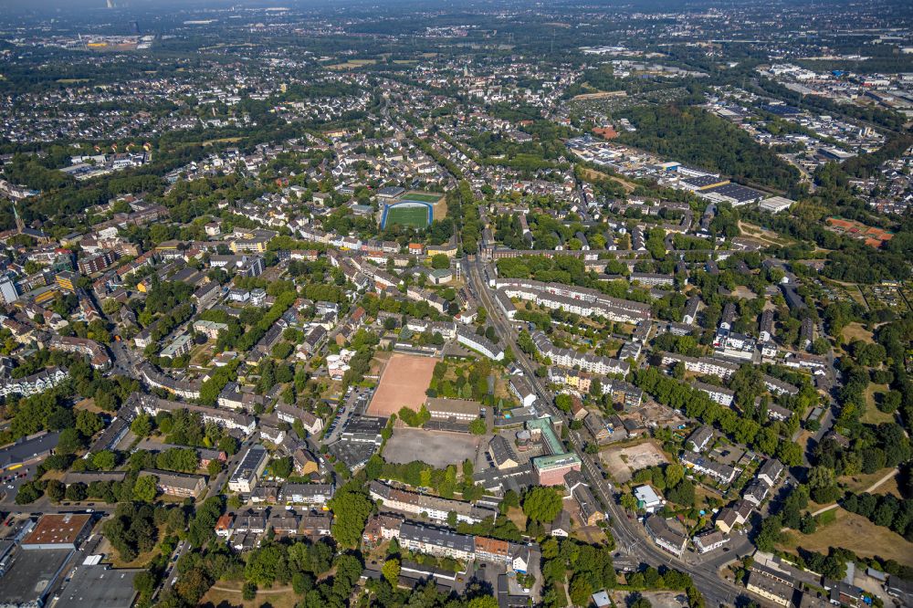 Aerial photograph Essen - Town View of the streets and houses of the residential areas in the district Bochold in Essen at Ruhrgebiet in the state North Rhine-Westphalia, Germany