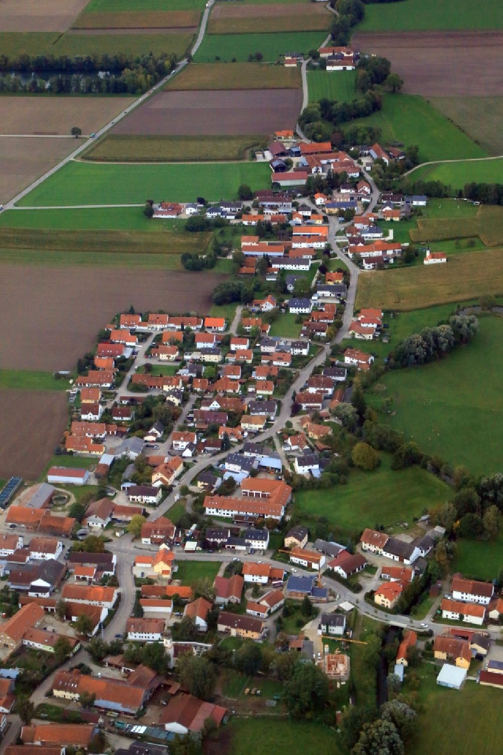 Erding from the bird's eye view: View of the streets and houses of the residential areas in the district Eichenkofen and Altham in Erding in the state Bavaria, Germany