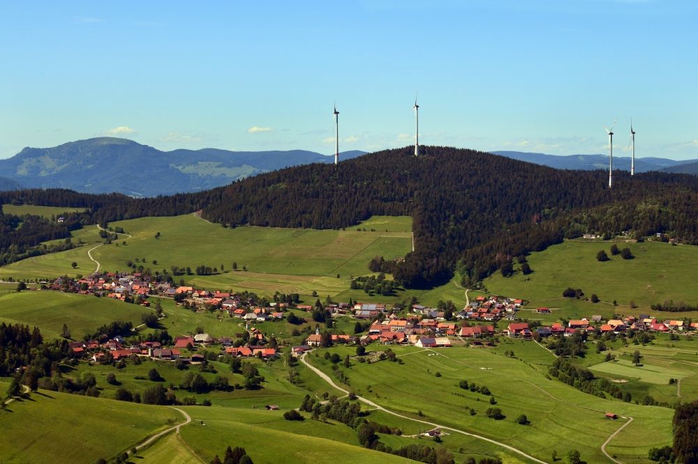 Aerial photograph Schopfheim - City view of the district Gersbach in the Black Forest with silhouette of a group of wind power plants on the mountain Rohrenkopf in Schopfheim in the state Baden-Wurttemberg, Germany