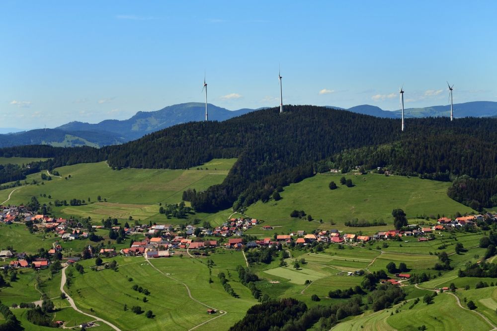 Schopfheim from the bird's eye view: City view of the district Gersbach in the Black Forest with silhouette of a group of wind power plants on the mountain Rohrenkopf in Schopfheim in the state Baden-Wurttemberg, Germany