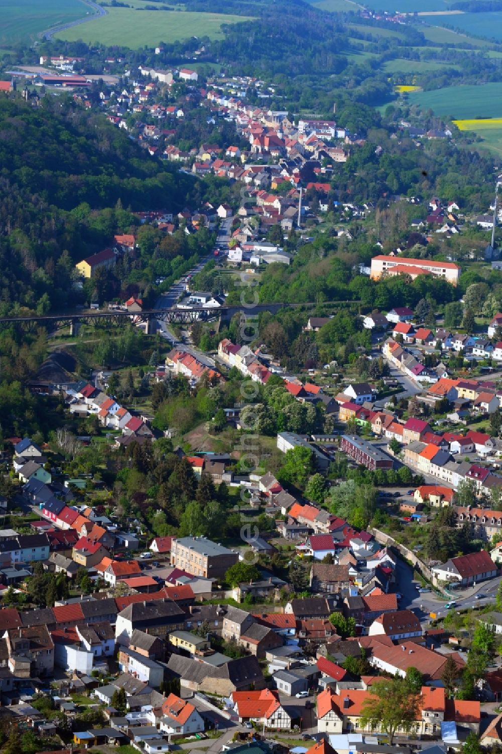 Aerial image Mansfeld - Town View of the streets and houses of the residential areas in the district Leimbach in Mansfeld in the state Saxony-Anhalt, Germany