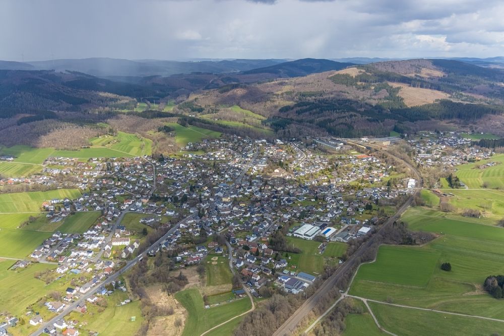 Kreuztal from the bird's eye view: Town View of the streets and houses of the residential areas in the district Littfeld in Kreuztal on Siegerland in the state North Rhine-Westphalia, Germany