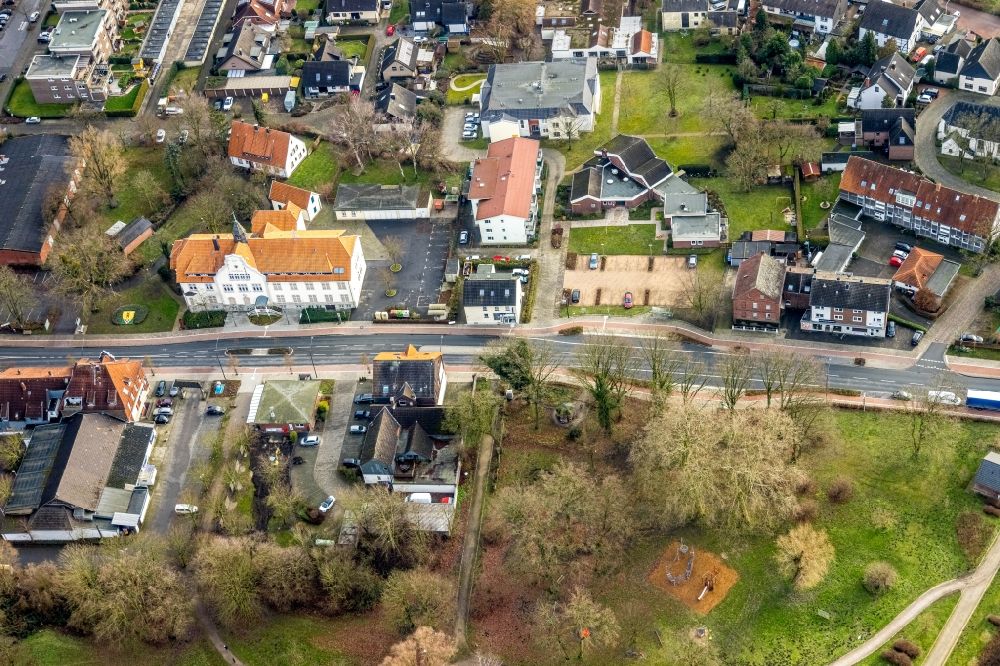 Aerial photograph Hamm - Town View of the streets and houses of the residential areas on Kamener Strasse in the district Pelkum in Hamm at Ruhrgebiet in the state North Rhine-Westphalia, Germany