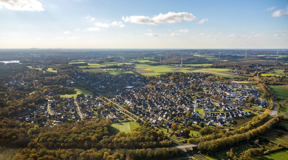 Haltern am See from the bird's eye view: Town View of the streets and houses of the residential areas along the Sythener Strasse in the district Sythen in Haltern am See in the state North Rhine-Westphalia, Germany