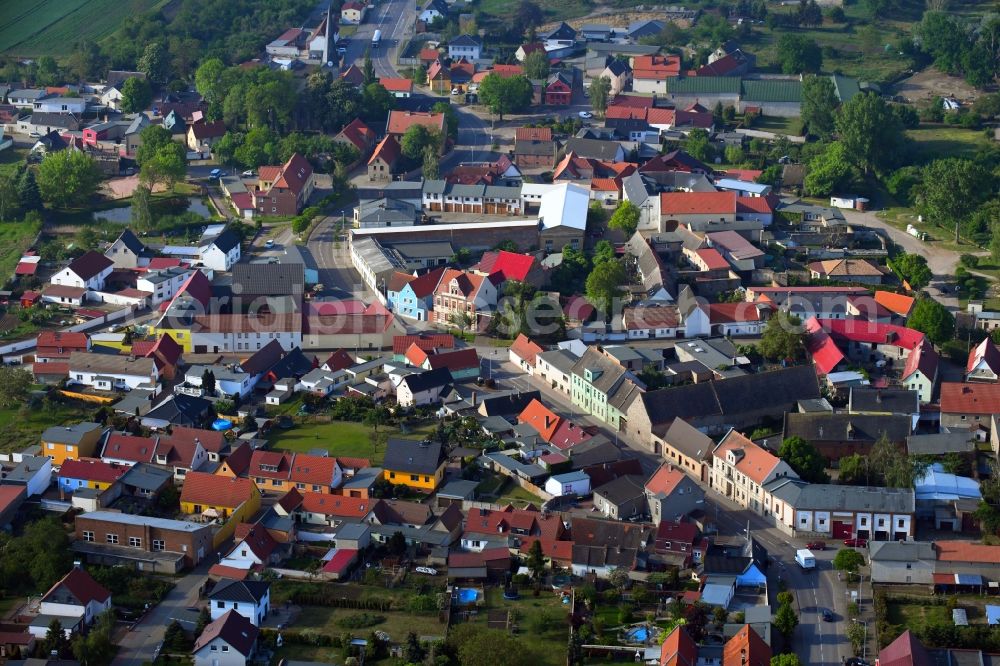 Peißen from the bird's eye view: Town View of the streets and houses of the residential areas in Peissen in the state Saxony-Anhalt, Germany