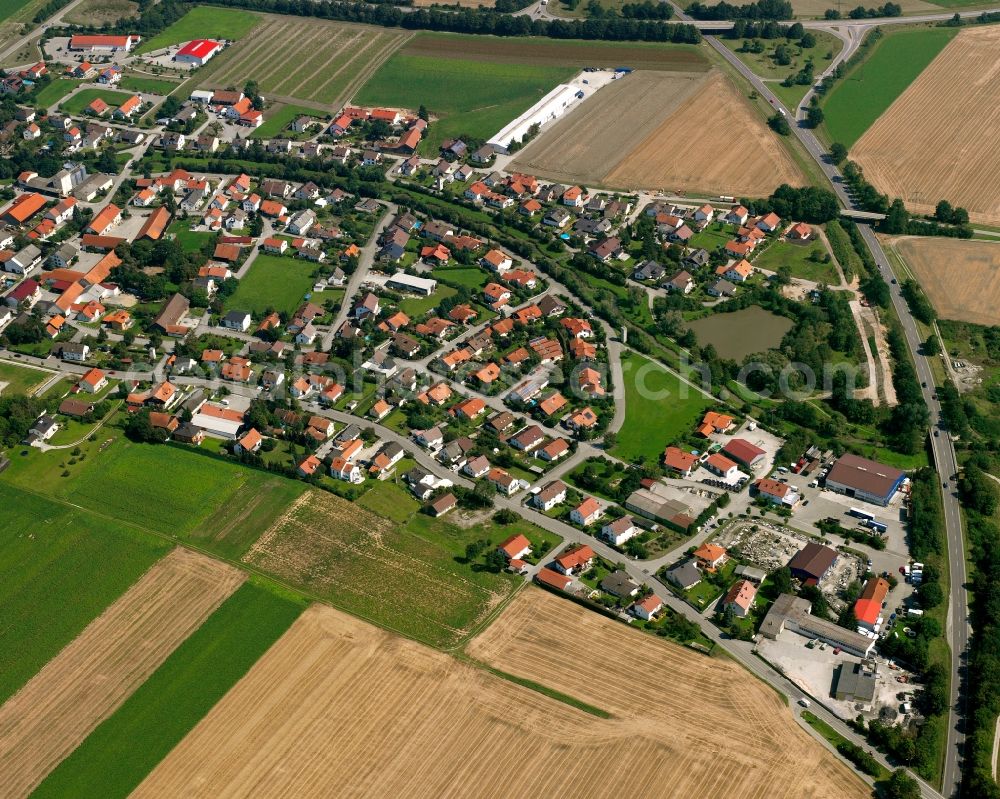 Aerial photograph Aiterhofen - Village view on the edge of agricultural fields and land in Aiterhofen in the state Bavaria, Germany