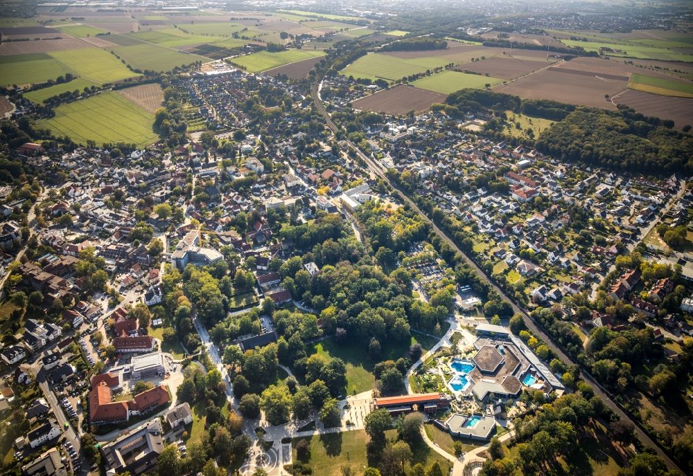 Bad Sassendorf from the bird's eye view: Village view on the edge of agricultural fields and land in Bad Sassendorf in the state North Rhine-Westphalia, Germany