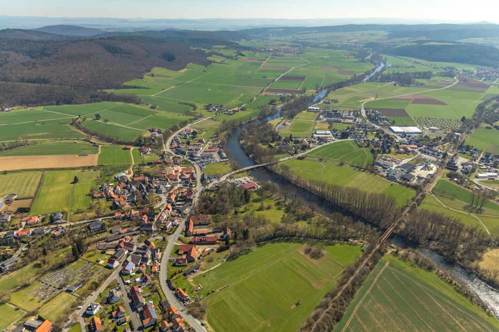 Bergheim from the bird's eye view: Village view on the edge of agricultural fields and land in Bergheim in the state Hesse, Germany