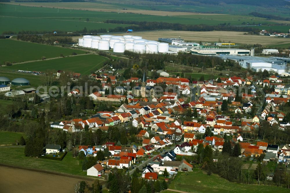 Aerial photograph Emleben - Village view on the edge of agricultural fields and land overlooking tank farms of the UNITANK Holding GmbH & Co. KG on Oesterfeldstrasse in Emleben in the state Thuringia, Germany