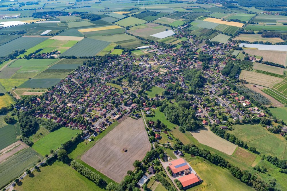 Bliedersdorf from the bird's eye view: Village view on the edge of agricultural fields and land in Bliedersdorf in the state Lower Saxony, Germany
