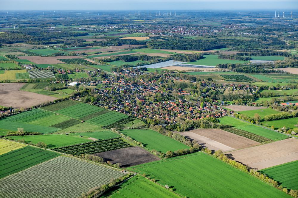 Bliedersdorf from the bird's eye view: Village view on the edge of agricultural fields and land in Bliedersdorf in the state Lower Saxony, Germany