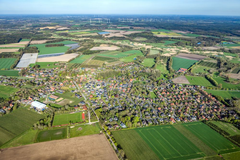Aerial photograph Bliedersdorf - Village view on the edge of agricultural fields and land in Bliedersdorf in the state Lower Saxony, Germany