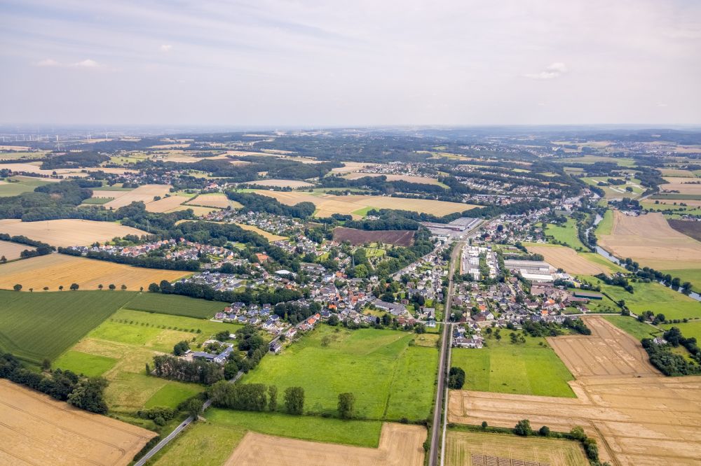 Aerial image Dellwig - Village view on the edge of agricultural fields and land in Dellwig in the state North Rhine-Westphalia, Germany