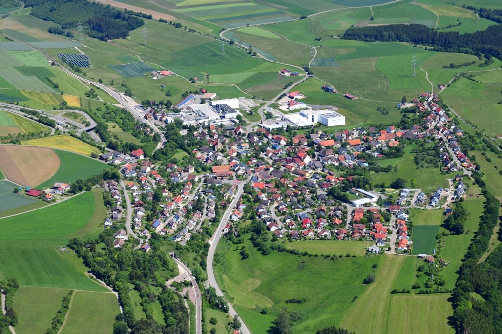 Döggingen from the bird's eye view: Village view on the edge of agricultural fields and land in Doeggingen in the state Baden-Wuerttemberg, Germany