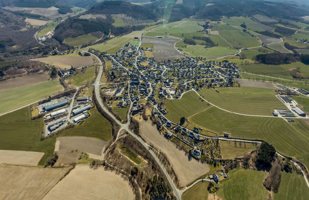 Aerial photograph Meschede - Village view on the edge of agricultural fields and land along the L740 country road in the district Remblinghausen in Meschede at Sauerland in the state North Rhine-Westphalia, Germany