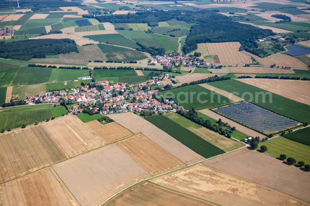 Aerial photograph Fahrenzhausen - Village view on the edge of agricultural fields and land in Fahrenzhausen in the state Bavaria, Germany