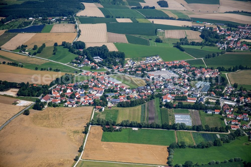 Aerial photograph Fahrenzhausen - Village view on the edge of agricultural fields and land in Fahrenzhausen in the state Bavaria, Germany
