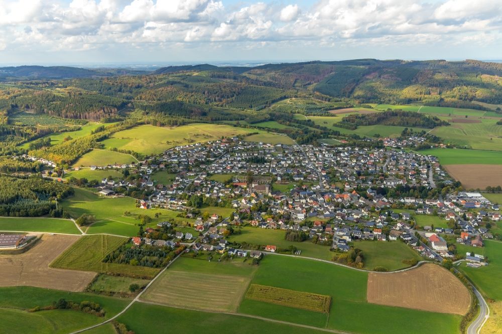Aerial photograph Garbeck - Village view on the edge of agricultural fields and land in Garbeck in the state North Rhine-Westphalia, Germany