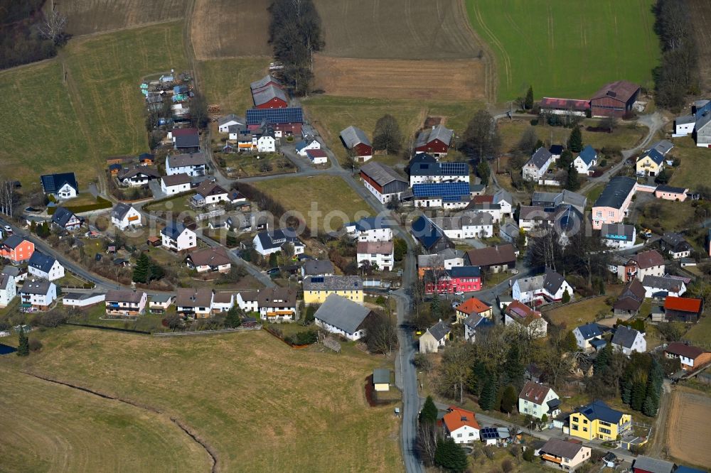 Aerial photograph Gottersdorf - Village view on the edge of agricultural fields and land in Gottersdorf in the state Bavaria, Germany