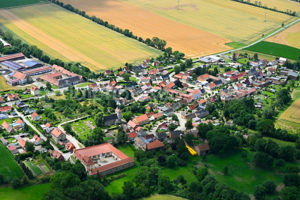 Aerial photograph Hadmersleben - Village view on the edge of agricultural fields and land in Hadmersleben in the state Saxony-Anhalt, Germany