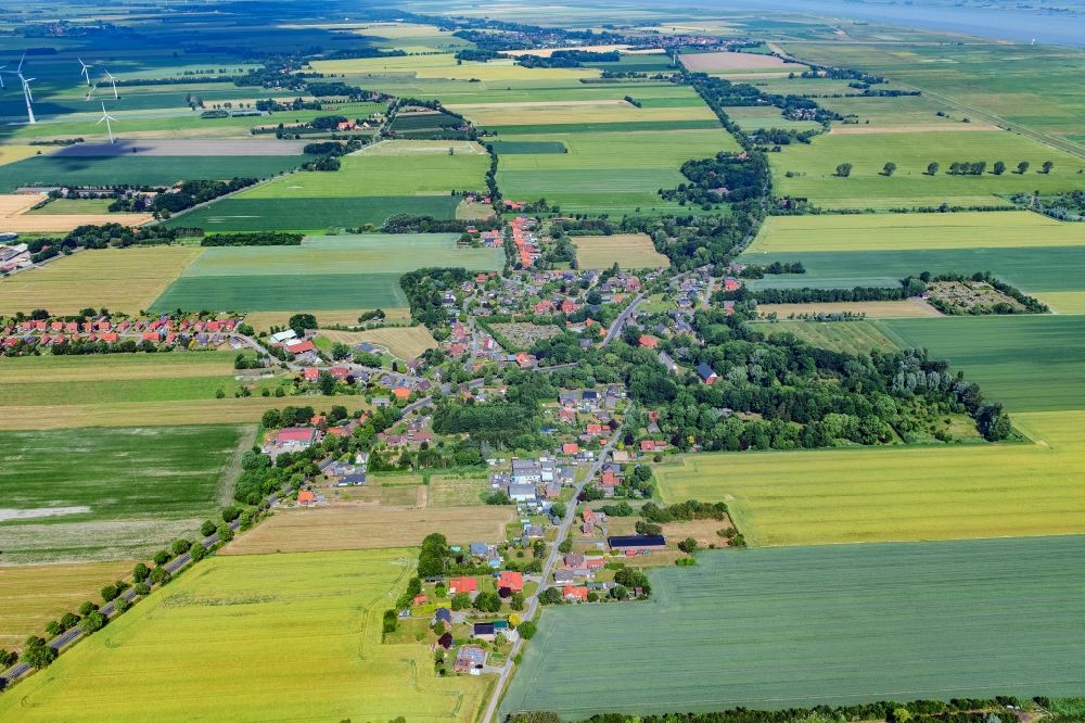 Hamelwörden from the bird's eye view: Village view on the edge of agricultural fields and land in Hamelwoerden in the state Lower Saxony, Germany