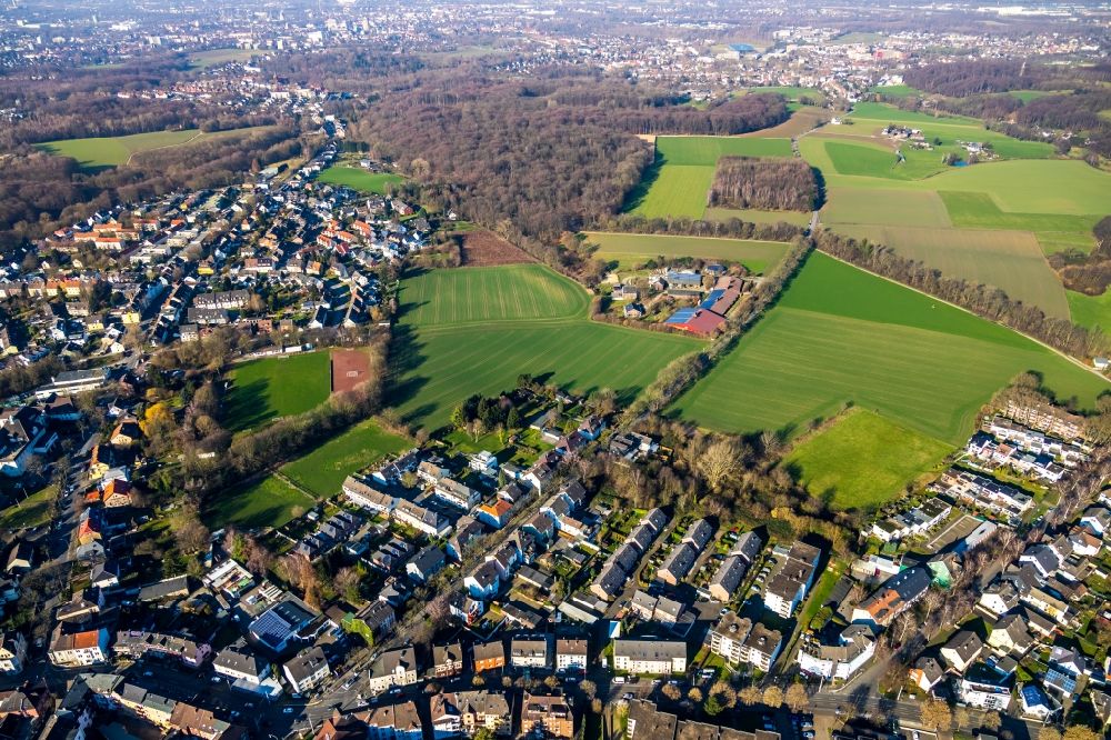 Bochum from above - Village view on the edge of agricultural fields and land Am Hillerberg - Sodinger Strasse in the district Hiltrop in Bochum in the state North Rhine-Westphalia, Germany
