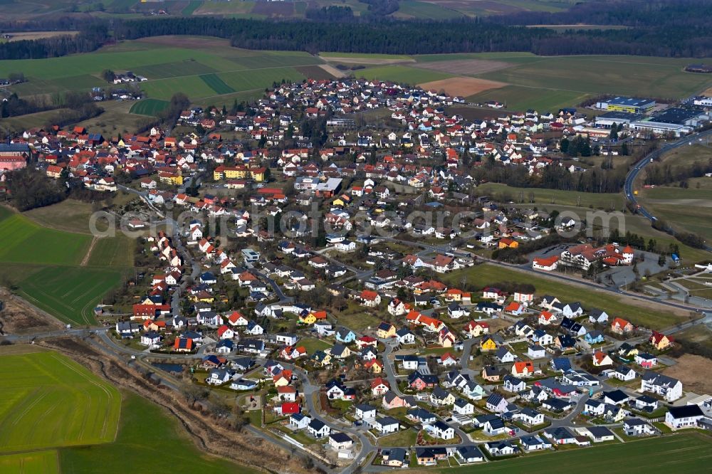 Aerial photograph Himmelkron - Village view on the edge of agricultural fields and land in Himmelkron in the state Bavaria, Germany