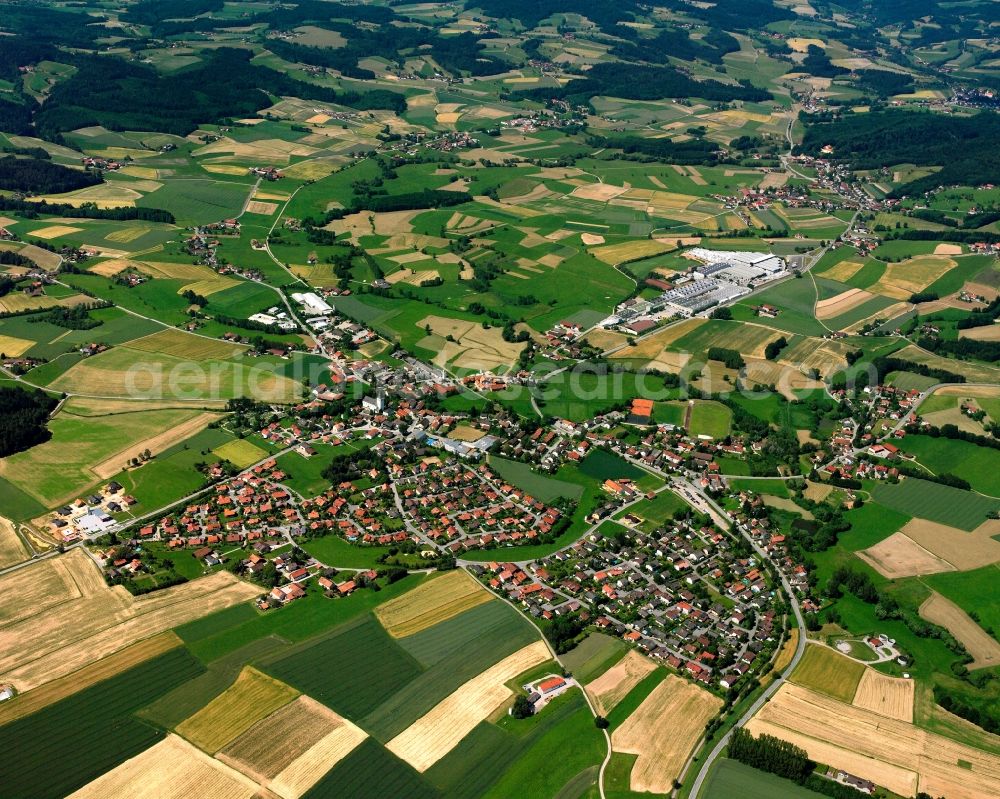 Hunderdorf from above - Village view on the edge of agricultural fields and land in Hunderdorf in the state Bavaria, Germany