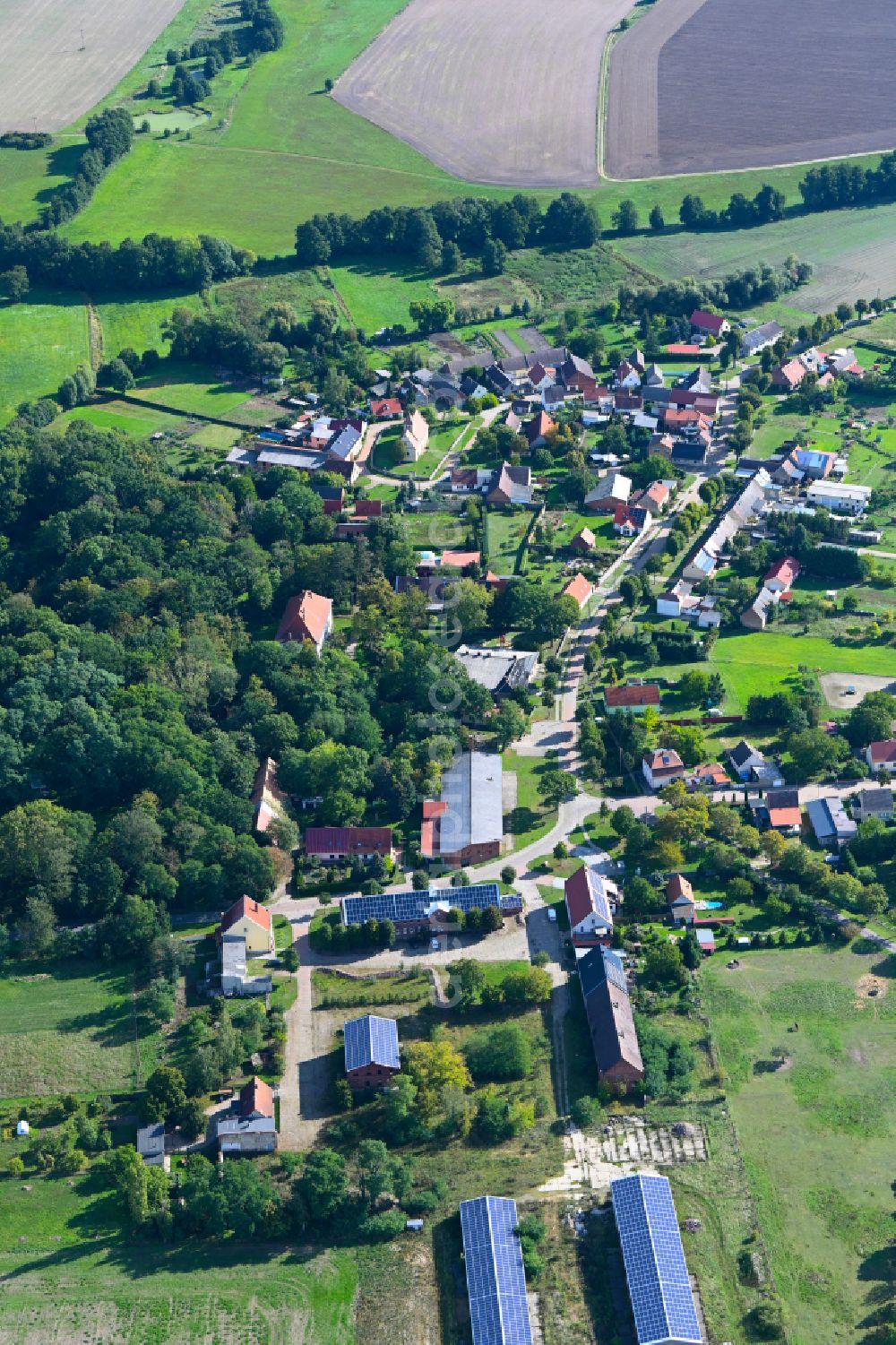 Aerial image Isterbies - Village view on the edge of agricultural fields and land in Isterbies in the state Saxony-Anhalt, Germany